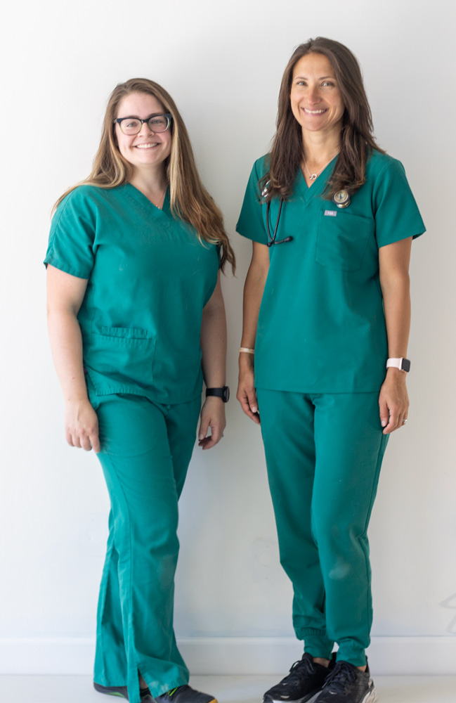 Dr Lindsey Thomas Veterinarian and Dr Valerie Carril Veterinarian